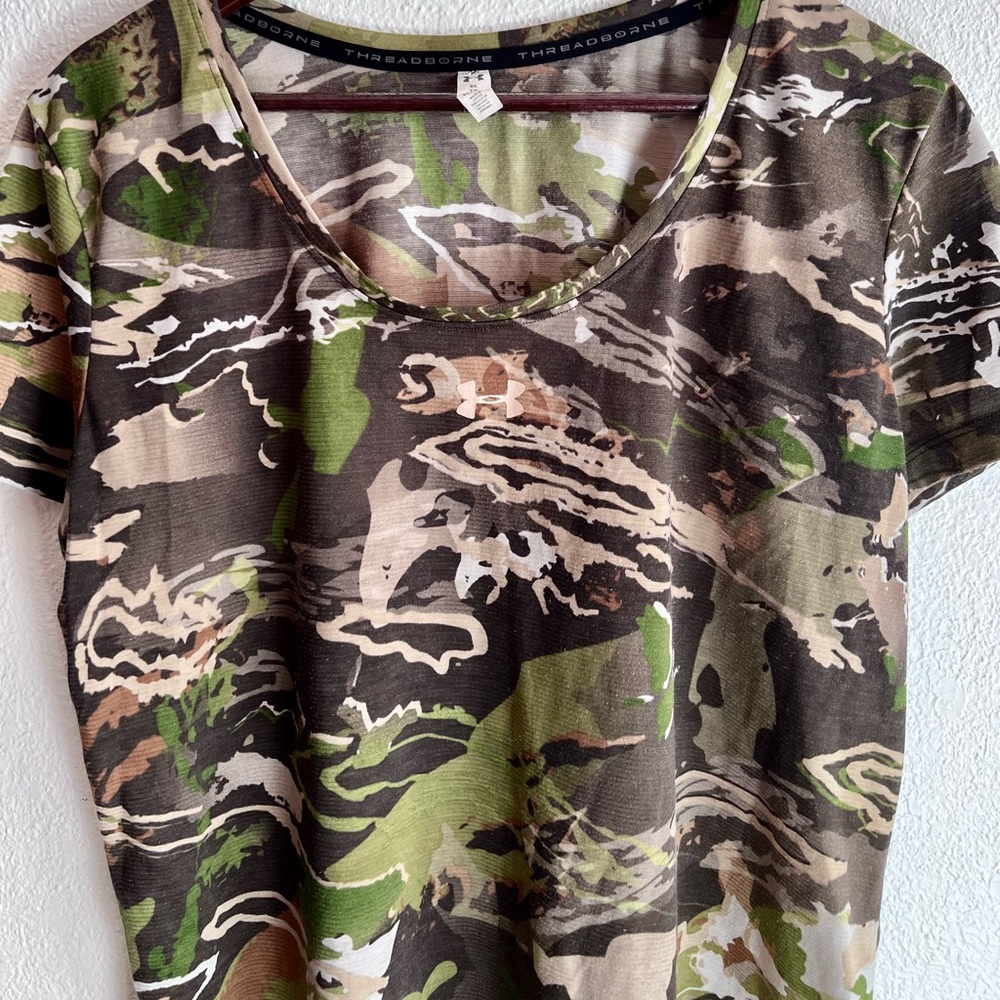 Women’s Under Armour shirt.